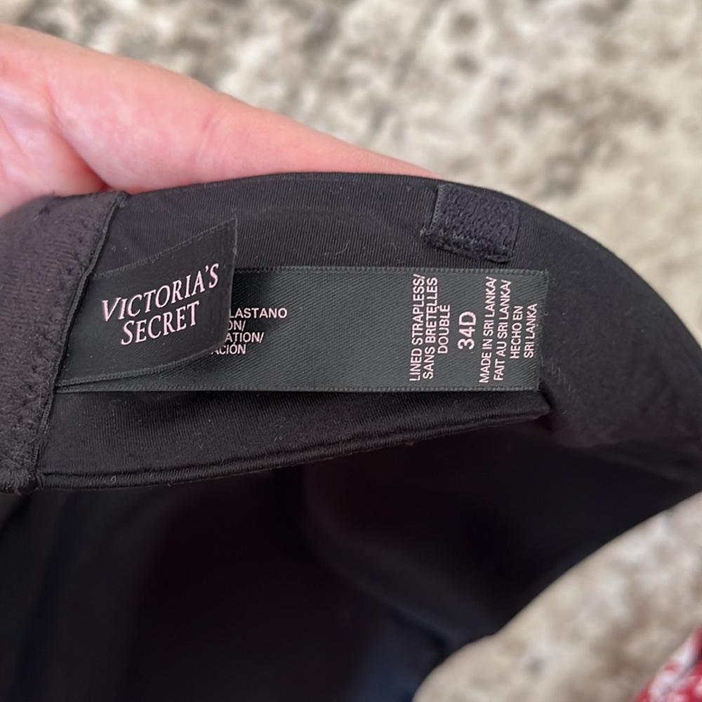 Victoria’s Secret Lined Black Underwire Bra - Picture 3 of 3